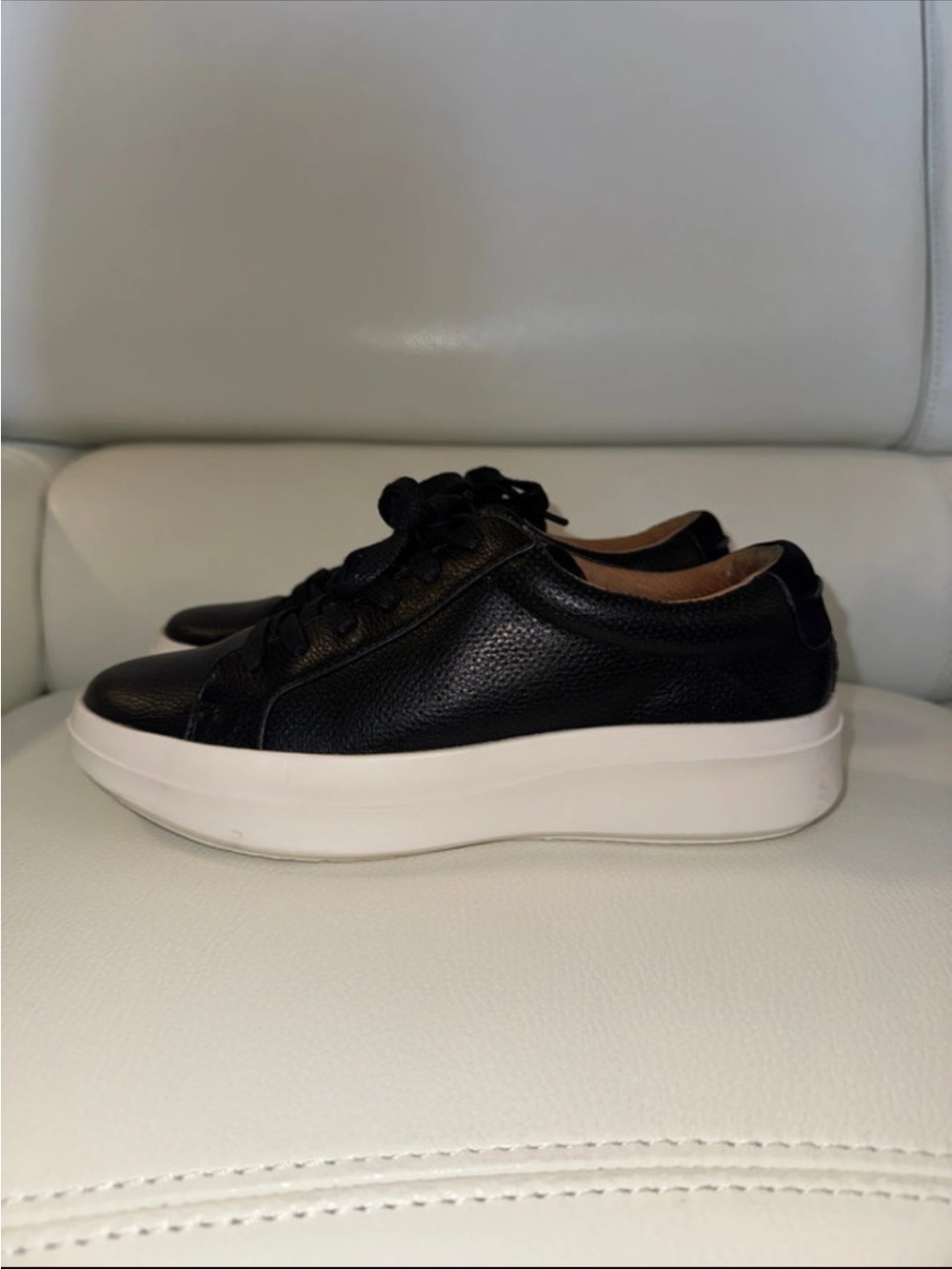 KENNETH COLE BLACK LEATHER PLATFORM SNEAKERS WITH WHITE SOLE
